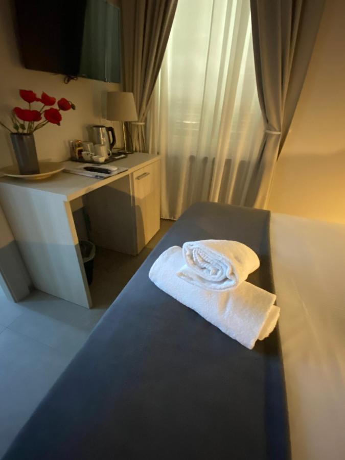 Lo Stallone -Malpensa Milan Airport Buscate ภายนอก รูปภาพ